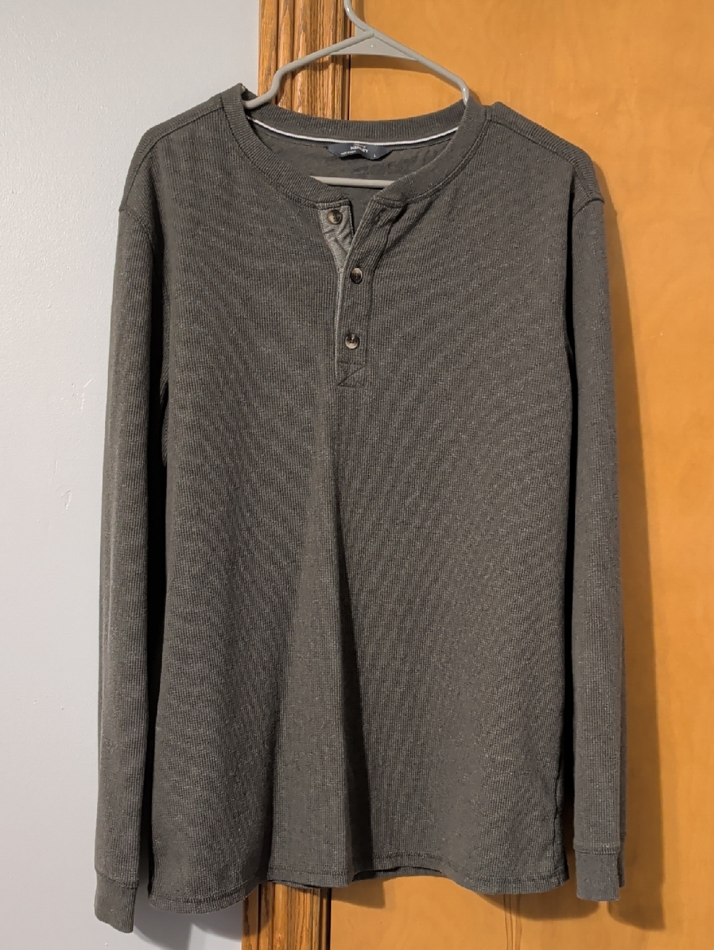 Men's Long-Sleeve Henley in Charcoal Gray